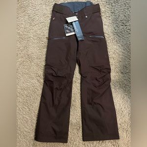 NWT W’s Med GoreTex Tamok pants.